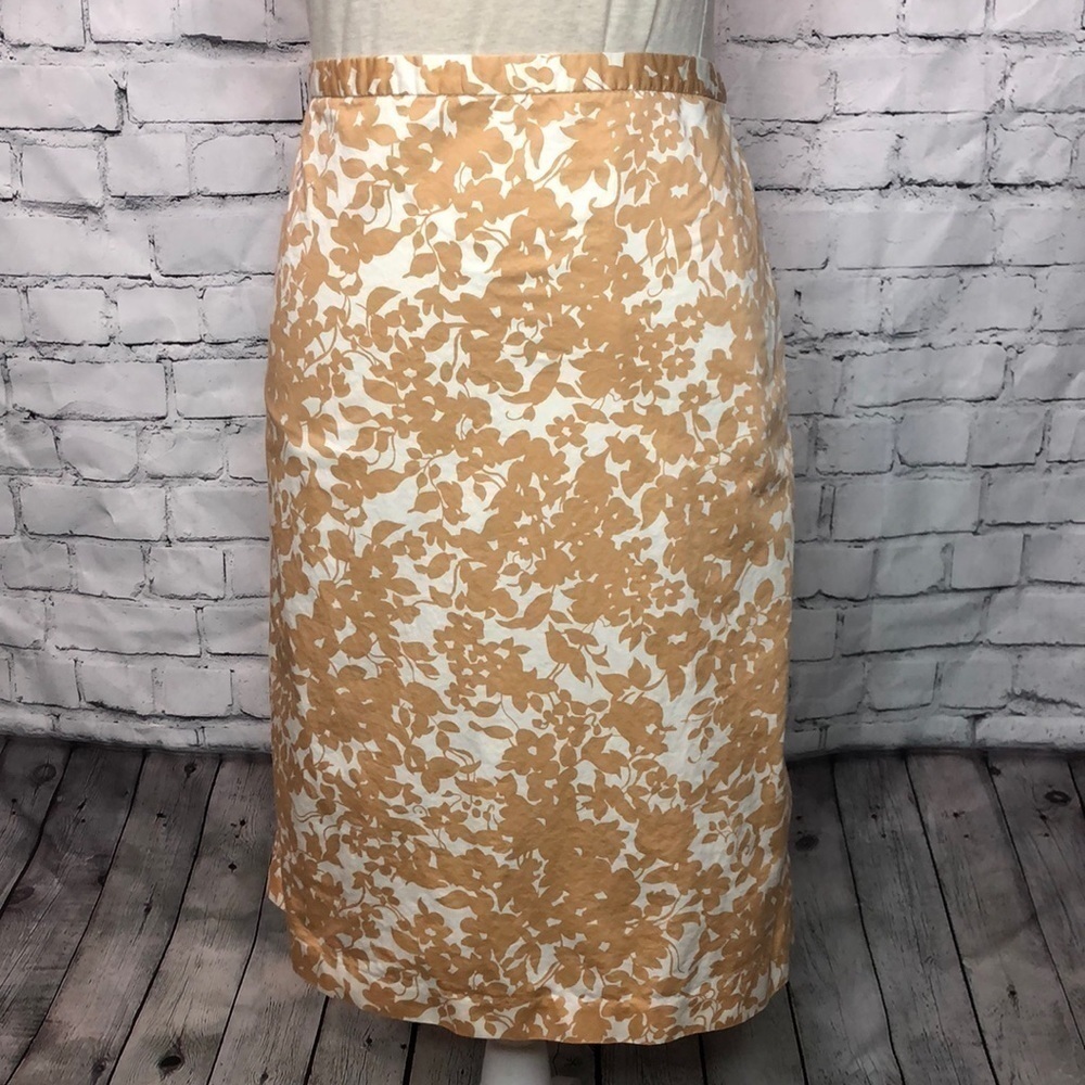 𝅺OLD Navy Tan and White Skirt Size 10